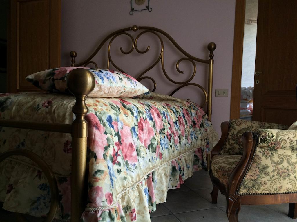B&B Mirella Citta Sant'Angelo Room photo
